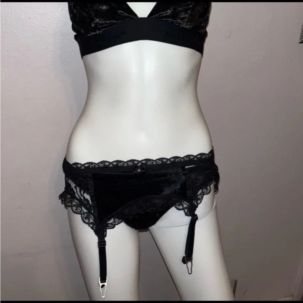 Elegant Black Lace Lingerie Set